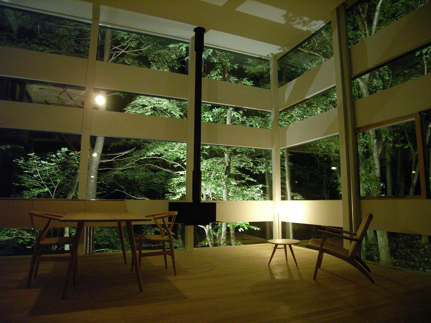 森に溶ける建築
