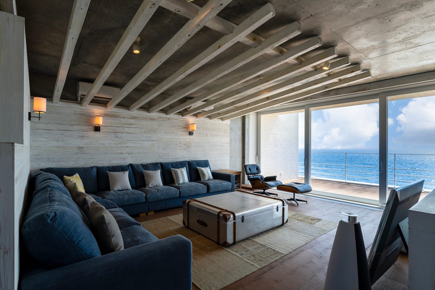 SEA WINDOW